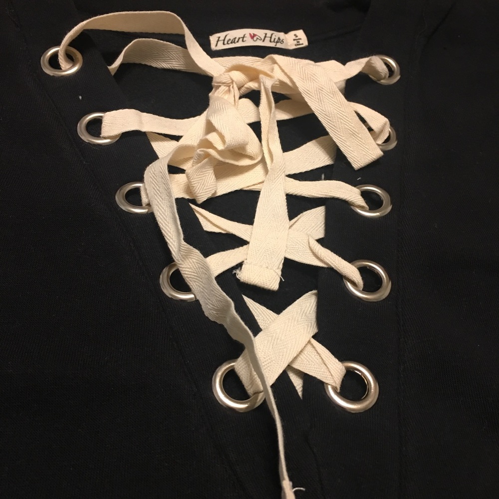 Black cozy lace up crop sweatshirt - Picture 4 of 5